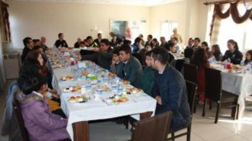 Kaymakam Kattaş, Teog&rsquo;da Dereceye Giren &Ouml;ğrencilerle Bir Araya Geldi