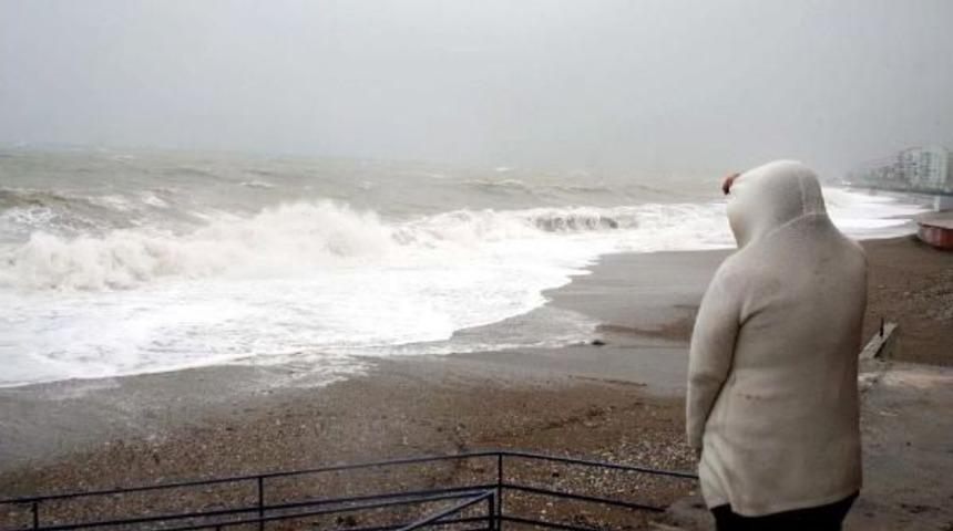 Antalya'da Fırtına