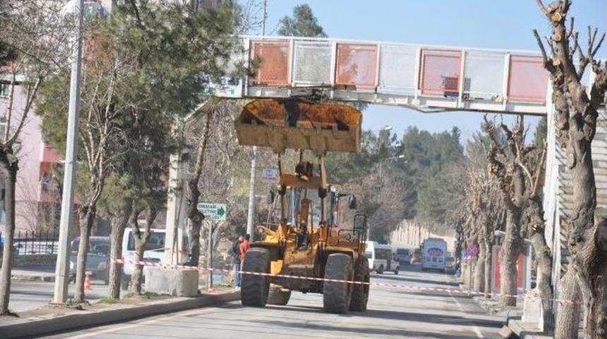 &Uuml;st Ge&ccedil;itte Onarım &Ccedil;alışması Başladı