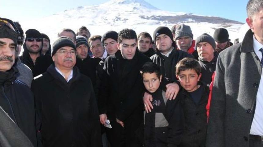 Bakan Yılmaz, Sivas'ta Kayak Merkezinin A&ccedil;ılışını Yaptı