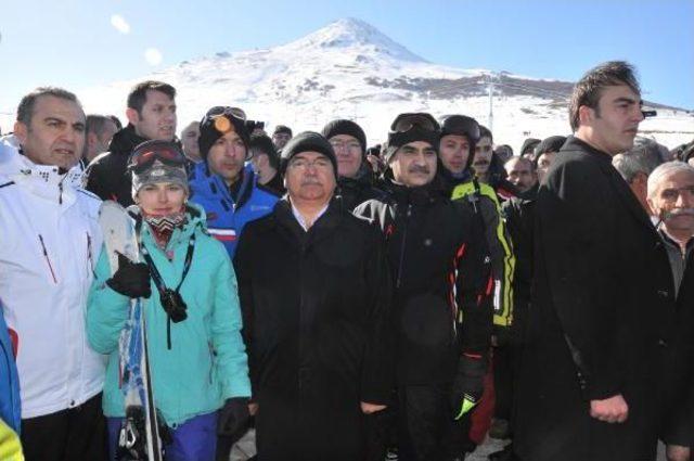 Bakan Yılmaz, Sivas'ta Kayak Merkezinin Açılışını Yaptı