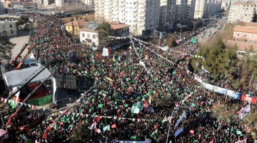 Diyarbakır'da 'peygambere Saygı' Mitingine 100 Bin Kişi Katıldı