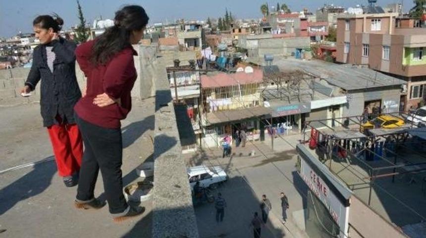 Teldeki G&uuml;vercini U&ccedil;urmak Isterken Elektrik Akımına Kapıldı