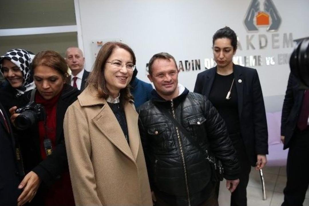 Bakan Ayşenur İslam, Akdem&rsquo;i Ziyaret Etti