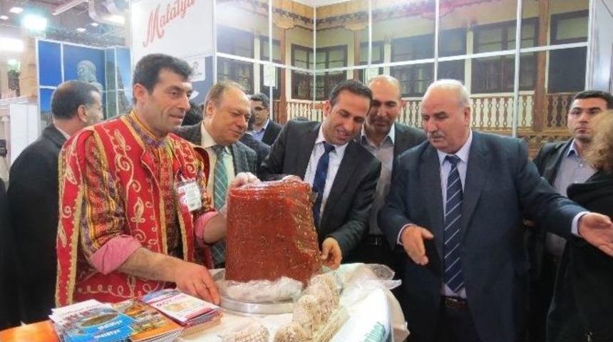 Milletvekili &Ouml;z&rsquo;den Emitt&rsquo;deki Malatya Standına Ziyaret