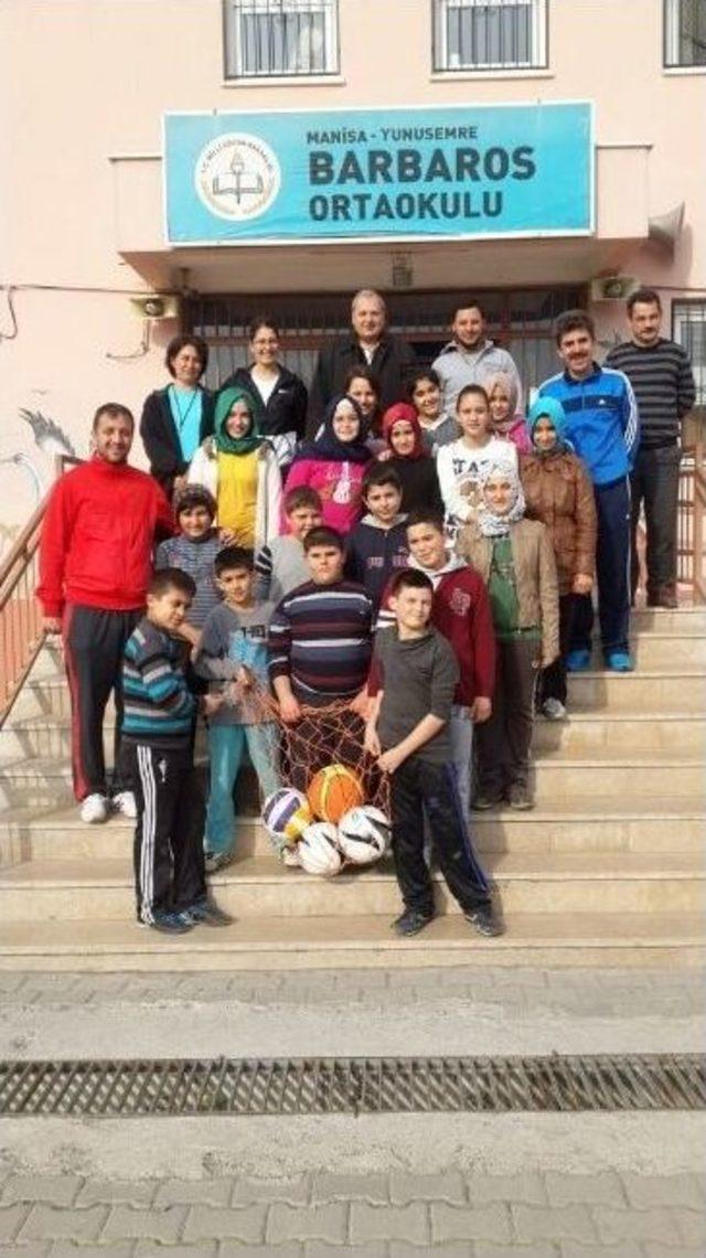 Yunusemre Belediyespor&rsquo;dan Okullara Malzeme Yardımı 1