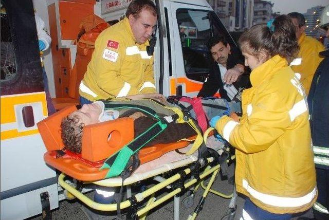 Sıkışan Yaralıya Vatandaşın Yanlış M&uuml;dahalesine Tepki 3