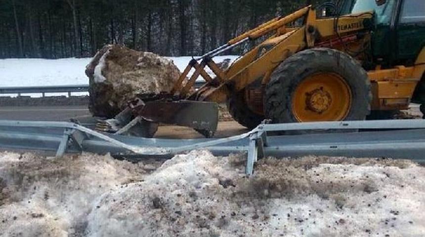 Dev Kaya Par&ccedil;aları Yola D&uuml;şt&uuml;