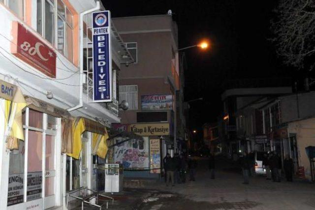 Pertek'te Belediye Binasına Molotof Kokteyli Atıldı - Fotoğraflar