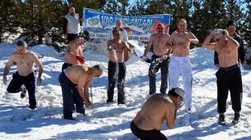 Kar Kaplanları, Erciyes'te 'kar Banyosu' Yaptı