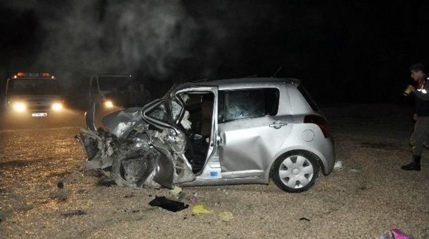 Panelvan Otomobille &Ccedil;arpıştı: Beş Yaralı