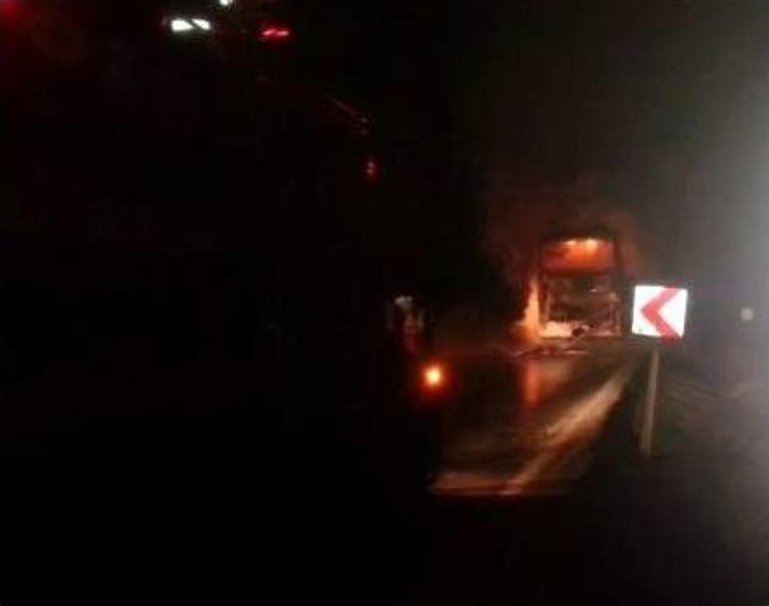 Yozgat&rsquo;ta Seyir Halindeki Yolcu Otob&uuml;s&uuml; Yandı