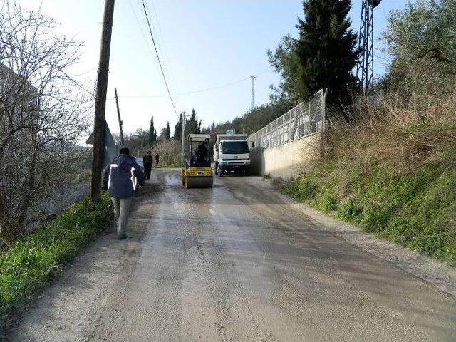 Kar Sonrası Bozulan Yollar Onarılıyor