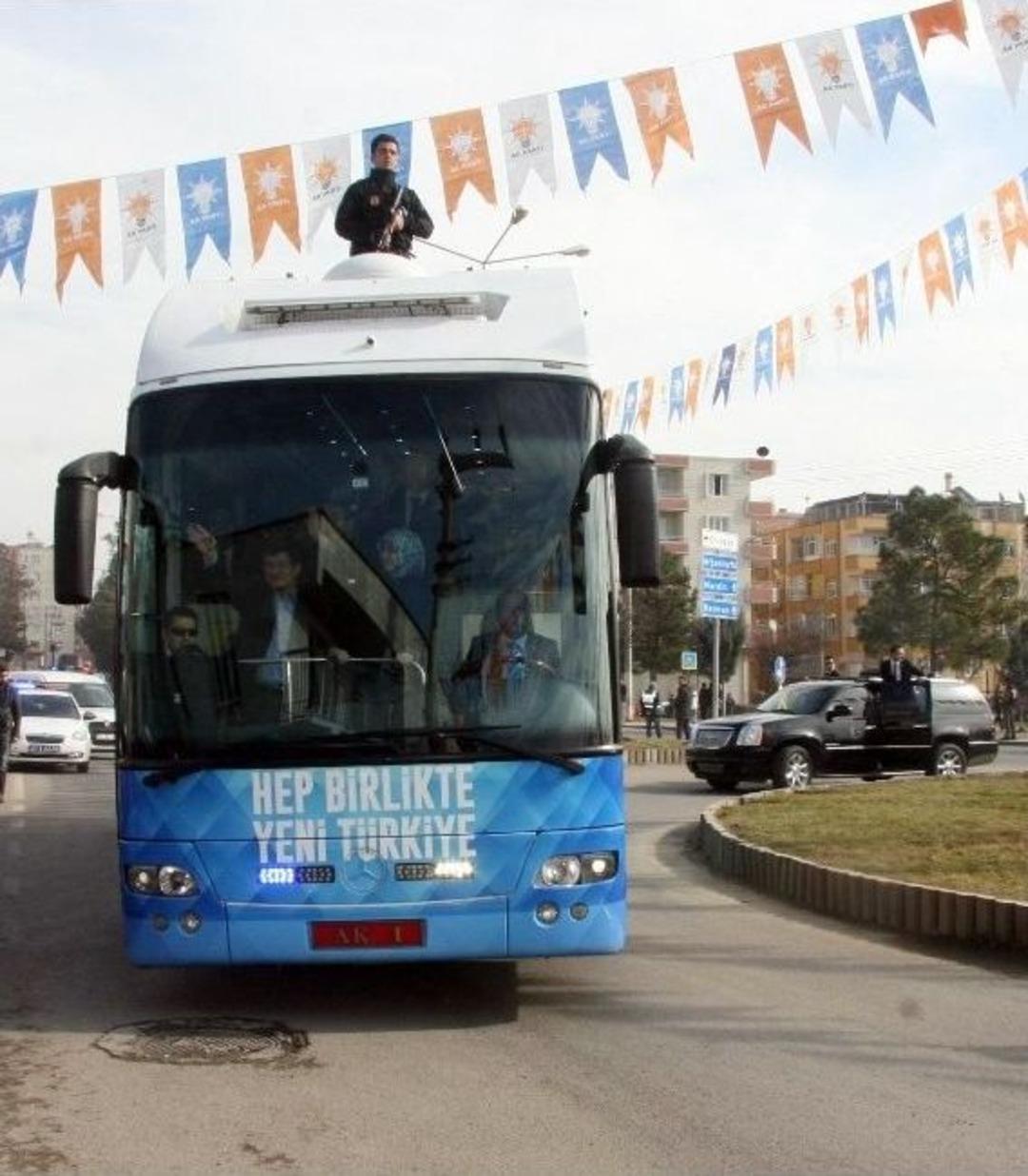 Başbakan Davutoğlu Diyarbakır&rsquo;da