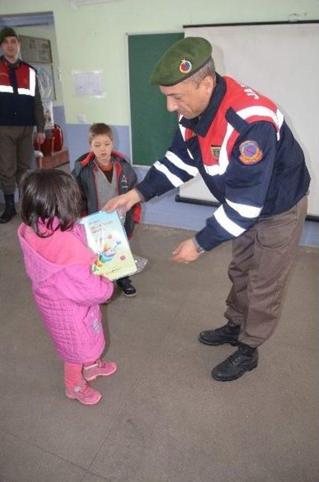 Eskişehir’de Jandarmadan İlçe Okullarına Örnek Çalışma