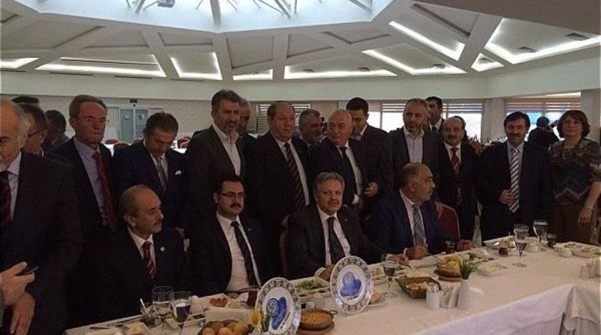 Vali Kahraman, İstanbul&rsquo;da Yaşayan Erzincanlılarla Emıtt Fuarında Buluştu