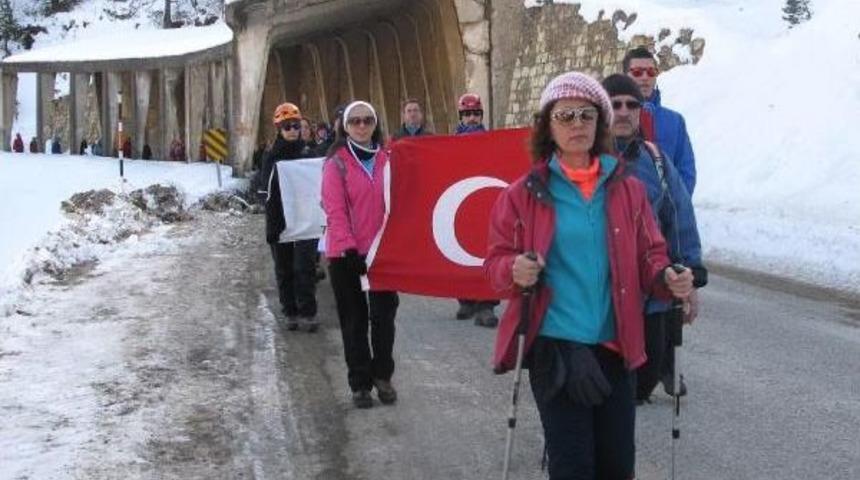 Zigana Dağı'nda &Ccedil;ığ Kurbanı Dağcılar Anıldı