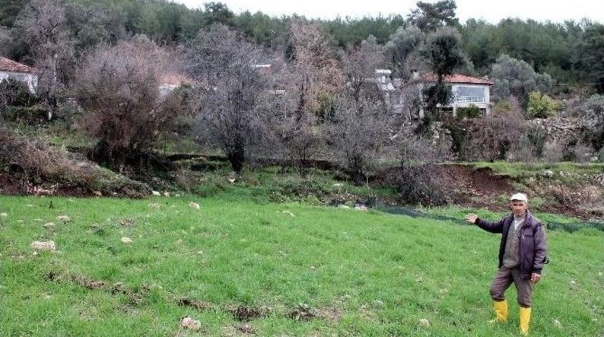 Kumluca&rsquo;da Heyelan Tehlikesi Devam Ediyor