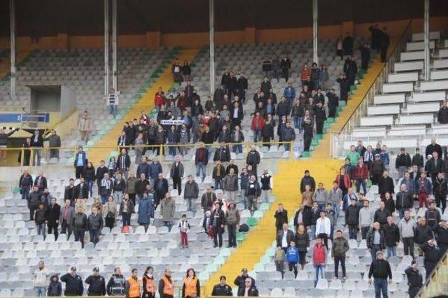 İzmir'de Altay- Diyarbakır Maçında Tribünde Pkk Gerginliği