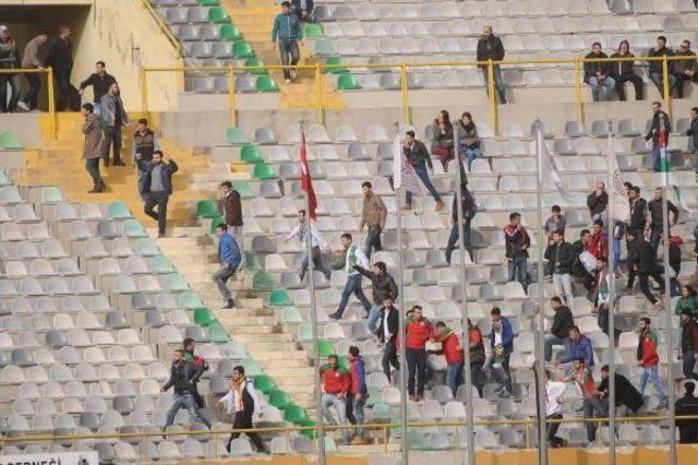 İzmir'de Altay- Diyarbakır Maçında Tribünde Pkk Gerginliği