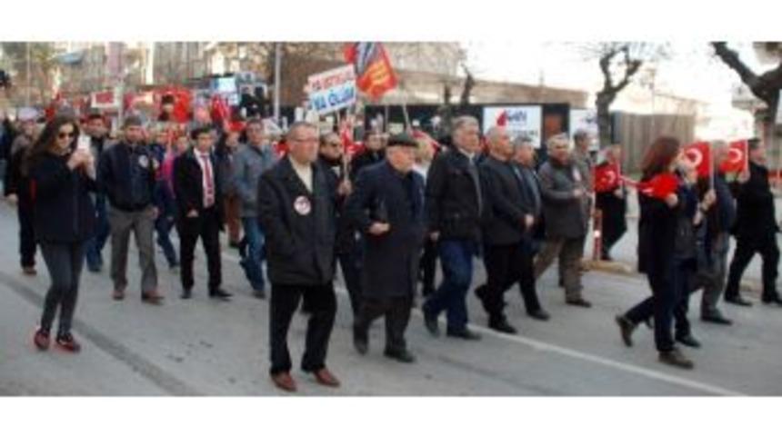 Hdp Binası &Ouml;n&uuml;nde Gen&ccedil;liğe Hitabeyi Okudular