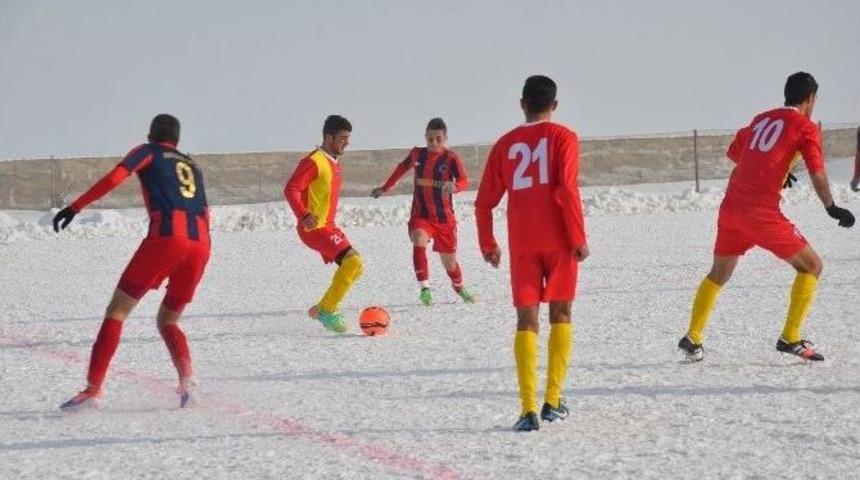 Karla Kaplı Sahada Amat&ouml;r Ma&ccedil;