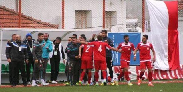 Ayvalıkgücü Belediyespor-Büyükşehir Belediye Erzurumspor: 1-1