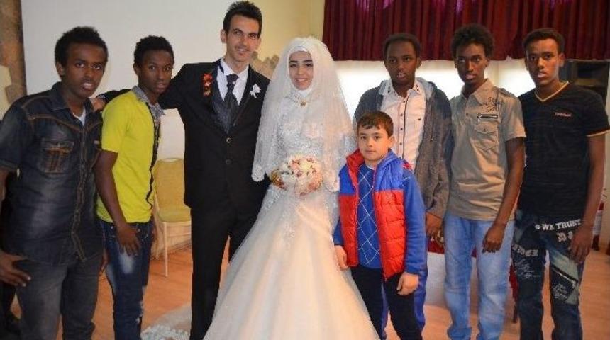 Somalili &Ouml;ğrencilerden &Uuml;lkelerindeki T&uuml;rk &Ouml;ğretmenlere Vefa