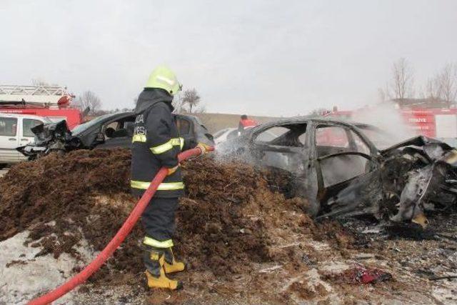 Samsun'da 2 Otomobil Çarpıştı: 1 Ölü, 7 Yaralı