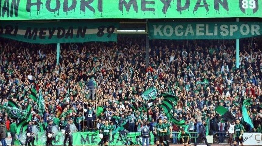 Kocaelispor&rsquo;un Trib&uuml;nleri Tıklım Tıklım