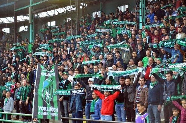 Kocaelispor’un Tribünleri Tıklım Tıklım