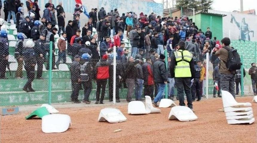 Kırşehirspor Kırıkkalespor Ma&ccedil;ında Kavga