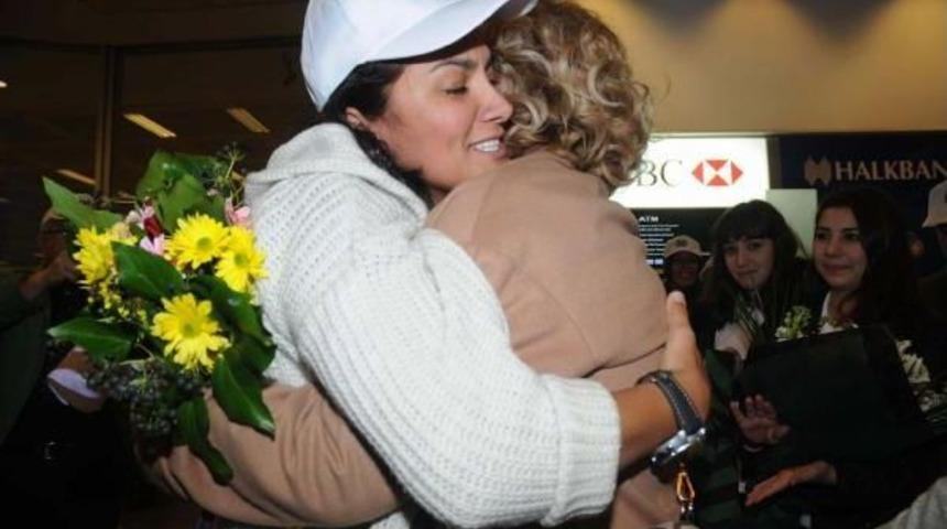 Okyanusta 20 Saat M&uuml;cadele Eden Dilek Erg&uuml;l D&ouml;nd&uuml;