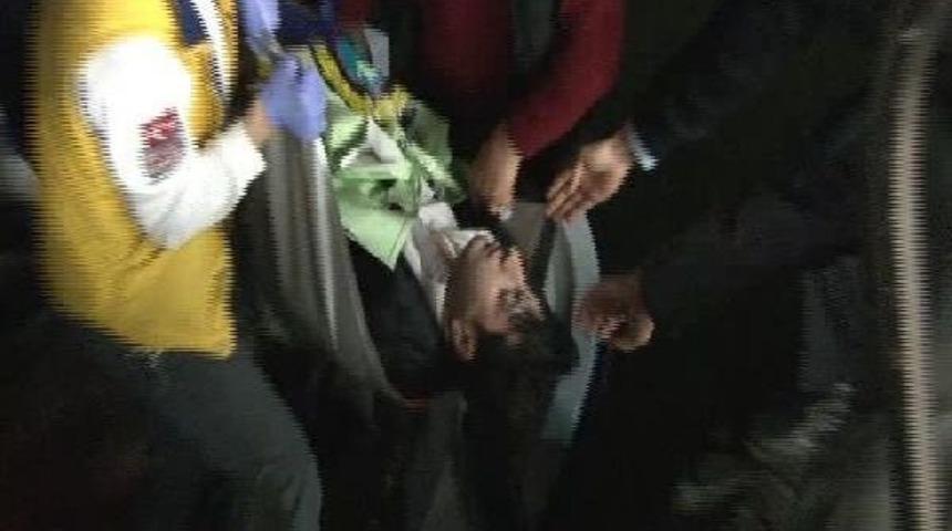 Hali&ccedil; K&ouml;pr&uuml;s&uuml;'nden Denize Atlayan Gen&ccedil; Kurtuldu