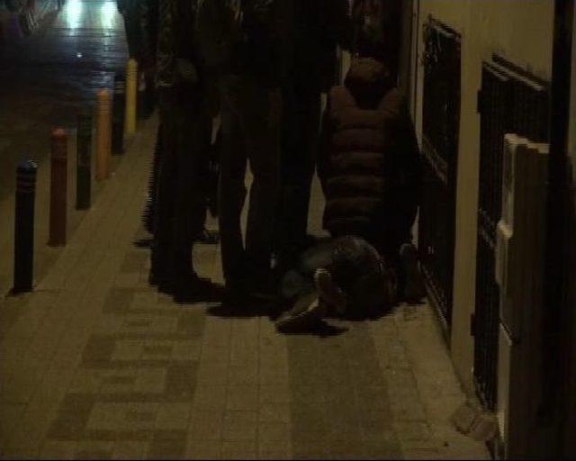 Kadıköy'deki Berkin Elvan Gösterisinde Olay; 2 Polis Hafif Yaralı