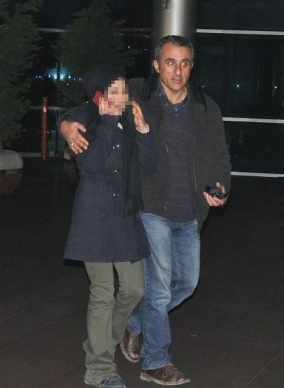 Boşanma Davasının G&ouml;r&uuml;leceği Adliye Bah&ccedil;esinde İntihar Etti