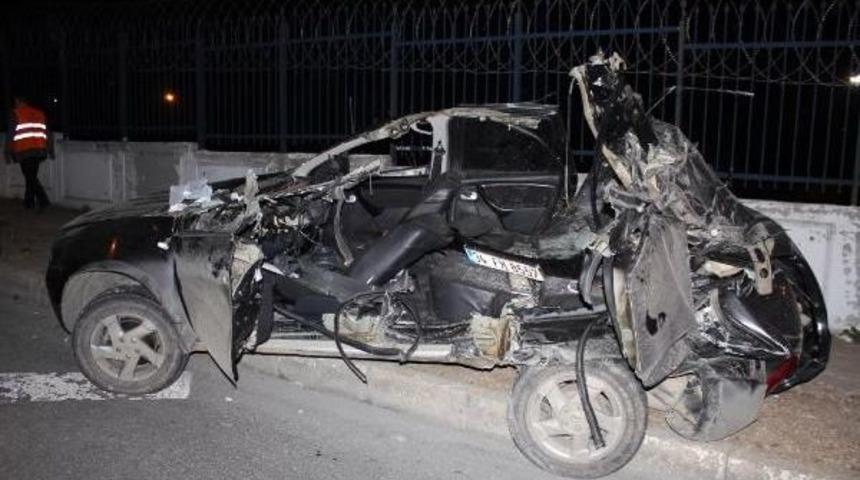 Bakırk&ouml;y'de Feci Kaza: 1 &Ouml;l&uuml;, 2 Yaralı