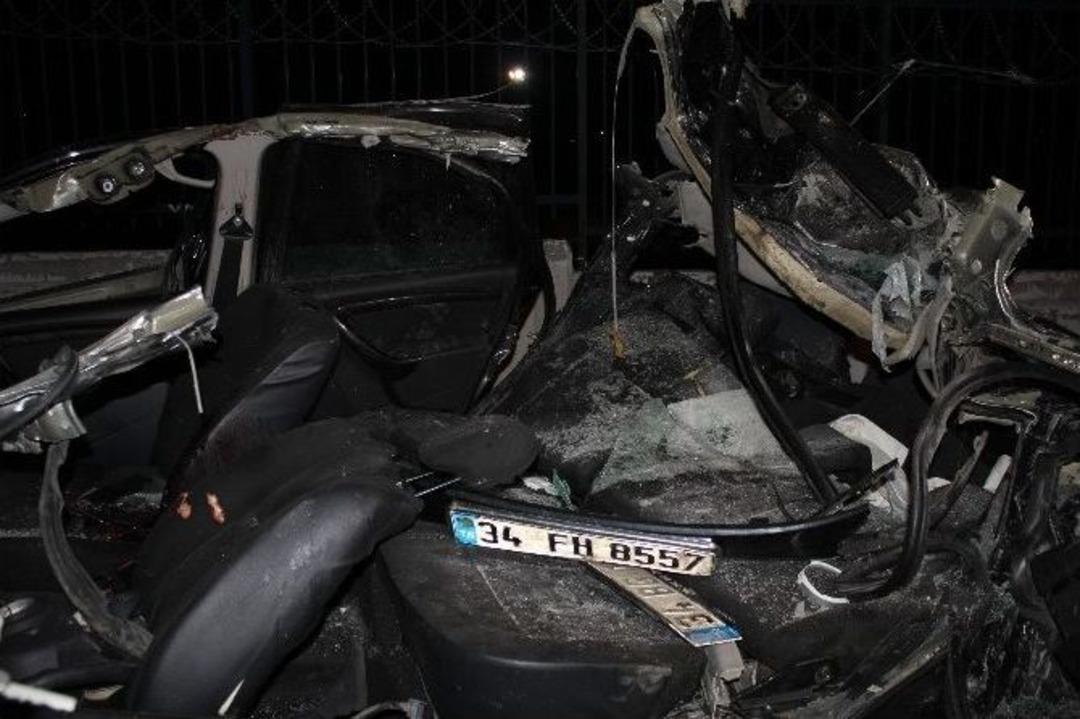 Bakırk&ouml;y&rsquo;de Trafik Kazası: 1 &Ouml;l&uuml;, 2 Yaralı