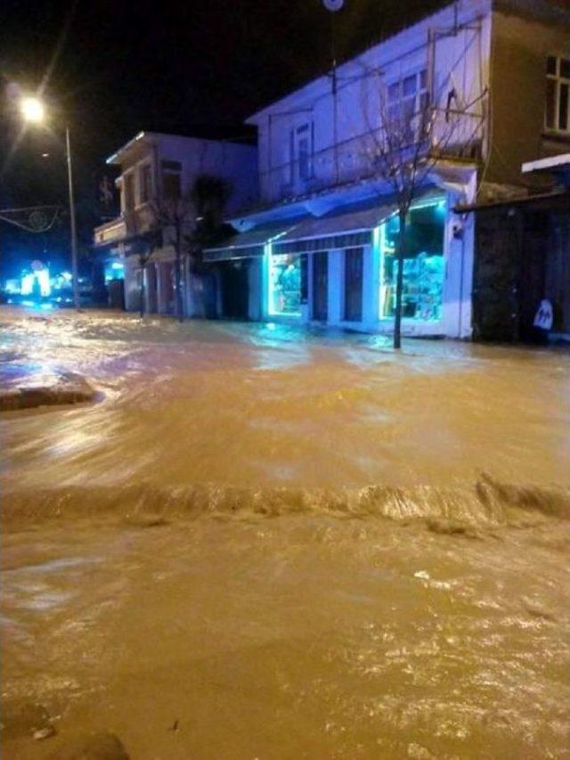 Çınarlı Deresi Taştı, Gökçeada'yı Sel Aldı