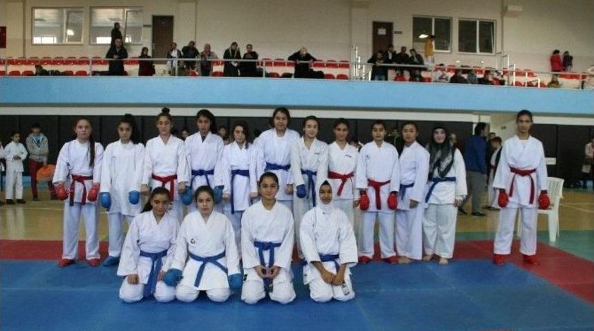 Adanalı Kareteciler Sakarya&rsquo;ya İddialı Gitti