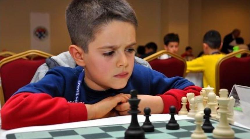 T&uuml;rkiye K&uuml;&ccedil;&uuml;kler Satran&ccedil; Şampiyonası Başladı