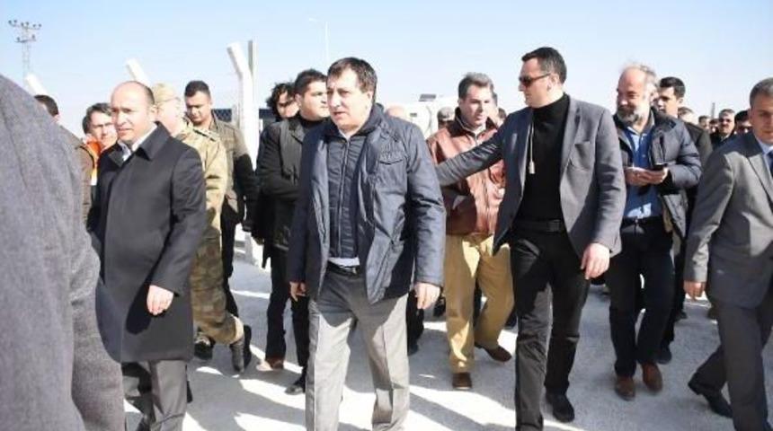 Suriyeliler, T&uuml;rkiye&rsquo;Nin En B&uuml;y&uuml;k &Ccedil;adır Kentine Yerleştirilmeye Başlandı