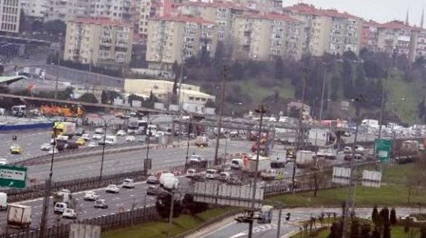 Fsm' De &Ccedil;alışmalar Trafik Yoğunluğu Oluşturuyor