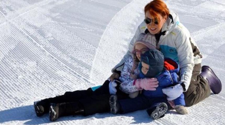 Sibel T&uuml;z&uuml;n &Ccedil;ocuklarıyla Paland&ouml;ken'de