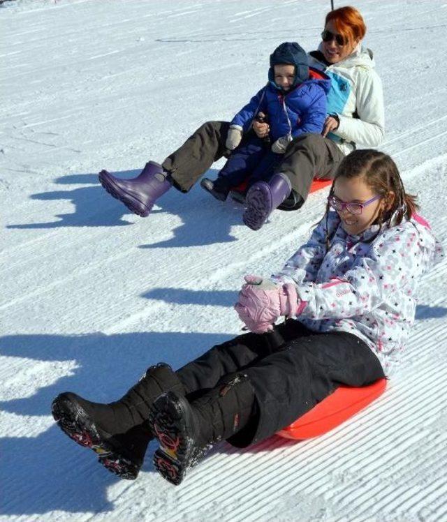 Sibel Tüzün Çocuklarıyla Palandöken'de