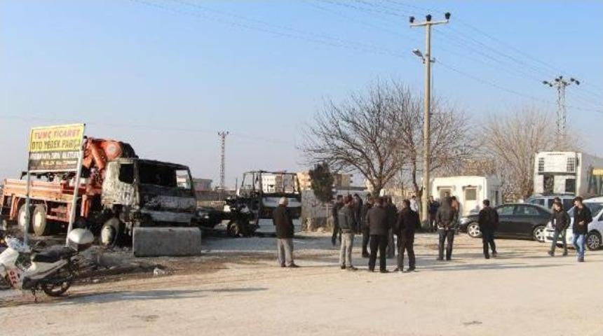 Nusaybin'de Vinç Ve Kamyon Kundaklandı