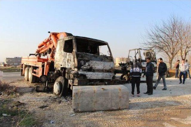 Nusaybin'de Vinç Ve Kamyon Kundaklandı