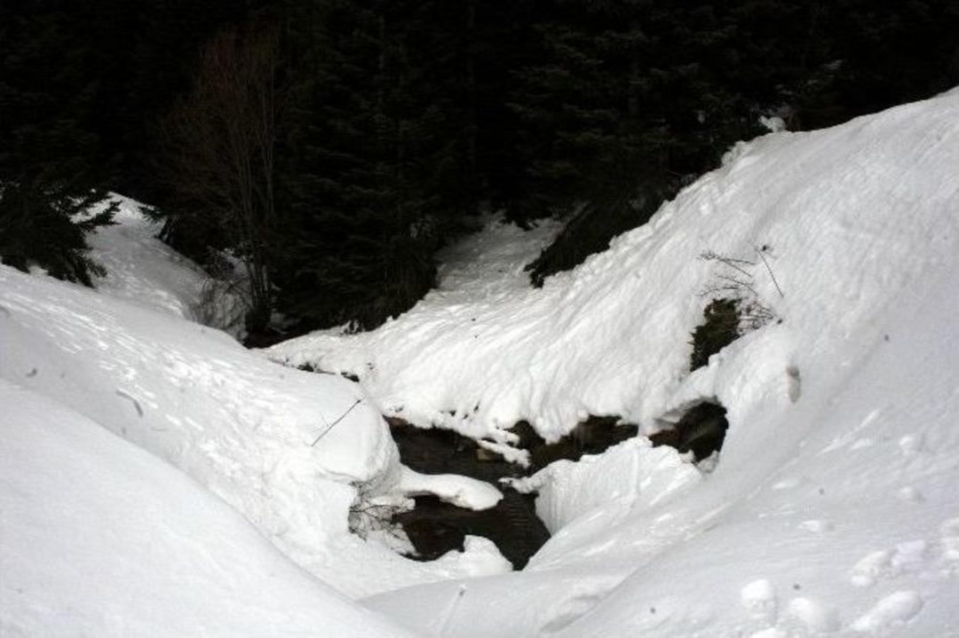 K&uuml;&ccedil;&uuml;k Kızın &Ouml;ld&uuml;ğ&uuml; Kayak Pisti Kapatıldı