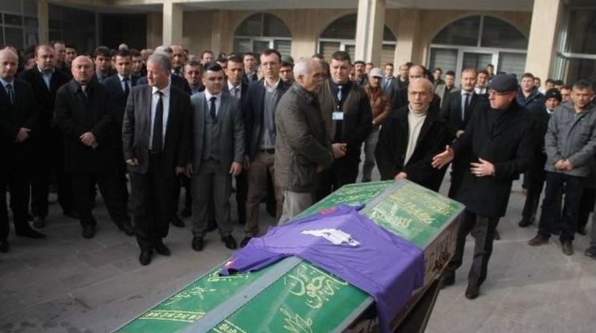 Eski Futbolcu İ&ccedil;in Belediyede T&ouml;ren D&uuml;zenlendi