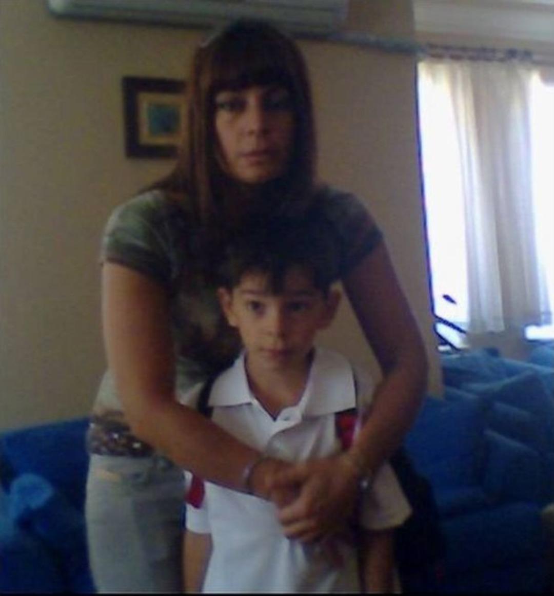 3 &Ccedil;ocuk Annesi, Kocasının Mezarı Başında İntihar Etti